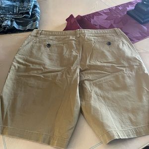 Men’s beige Max flex urban pipeline shorts